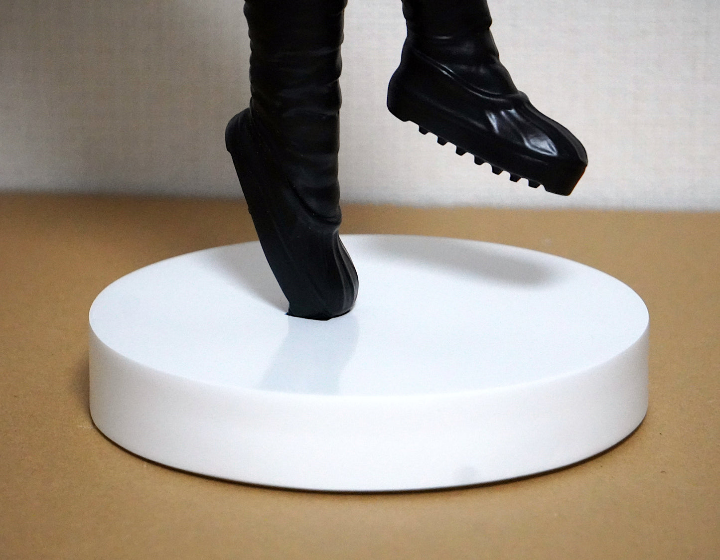 Foundation resin Sculpture Black/Gold by Jeremy Geddes